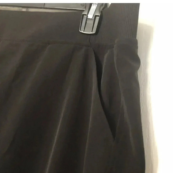 32 Degrees Cool Women’s Skort with Pockets Wide Waist Band Medium - Picture 3 of 9